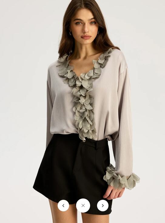 Commense Tops - NWT Commense Floral Petal Trim V-Neck Shirt Sz L